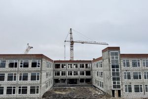 Более 100 специалистов работают над возведением школы в пензенской Лугометрии