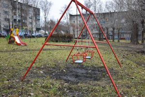 В Пензе на детских площадках демонтируют некачественные игровые элементы
