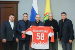 Мельниченко встретился с участниками хоккейного турнира памяти Валерия Канакина
