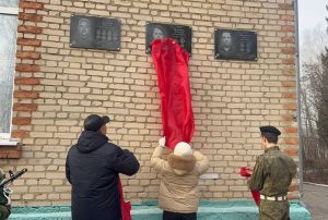 В Пензенском лесном колледже увековечили память выпускников, погибших на СВО
