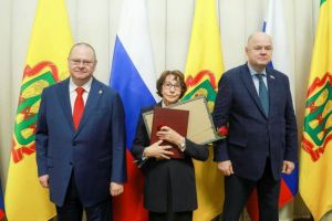 Мельниченко вручил награды жителям Пензенской области