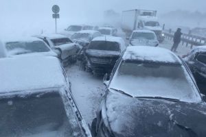 Появились новые фото и видео с места аварии с 25 машинами в Пензенской области
