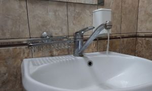 5 простых способов прочистить кухонную раковину без «химии»: быстро и без помощи