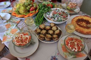 Сидела на диете и ходила злая, пока подруга не поделилась рецептом: вкусный и сытный салат для худеющих, - цифры на весах радуют