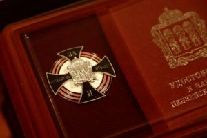В преддверии 23 февраля Олег Мельниченко вручил награды пензенцам
