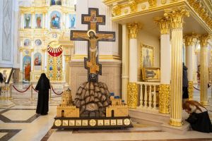 В Пензе освятили отреставрированный крест XVIII века