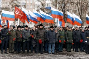 Олег Мельниченко возложил цветы к монументу в честь Дня защитника Отечества