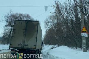 Над улицей Байдукова в Пензе нависла ледяная угроза