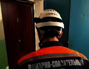 В Заводском районе спасатели вскрыли дверь квартиры пожилой пензячки