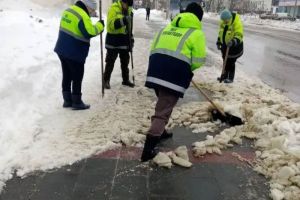 В Пензе прочищают ливневки и дождеприемники