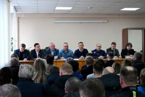 Денисов поручил руководителям УК в Пензе осмотреть крыши зданий на наличие льда