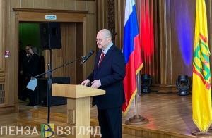 В преддверии 8 Марта Олег Мельниченко вручил награды пензячкам