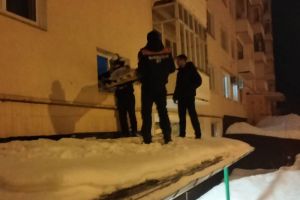 В Пензе девушка разбилась, упав с высоты на козырек подъезда многоэтажки