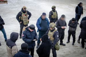 В Пензе гражданам РФ из числа мигрантов вручили повестки в военные комиссариаты