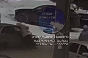 В пензенском микрорайоне Терновка водитель легковушки сбил женщину и скрылся