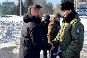 В Пензе у памятника Победы активисты заступили на Пост №1