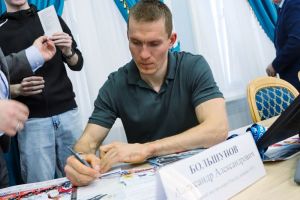 Олимпийский чемпион Александр Большунов провел встречу с пензенскими студентами