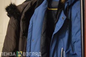 В Каменском районе женщина украла одежду у знакомой во время застолья