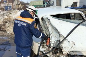 Спасатели опубликовали кадры с места жесткого ДТП в Бессоновском районе