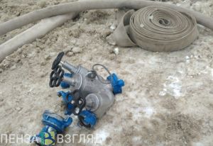 В Кузнецке огонь повредил крышу и фасад административного здания