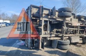В районе поселка Монтажный под Пензой перевернулась машина