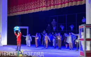 В Пензе состоялась премьера благотворительного спектакля «12 стульев» (16+)