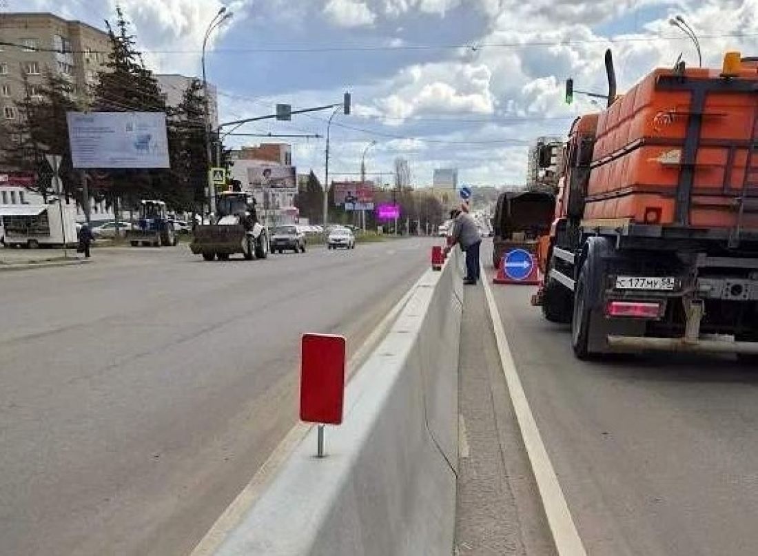 На ограждениях вдоль пр. Победы в Пензе установили светоотражающие элементы
