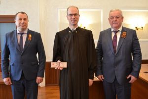 Судьям из Пензы и области вручили служебные удостоверения