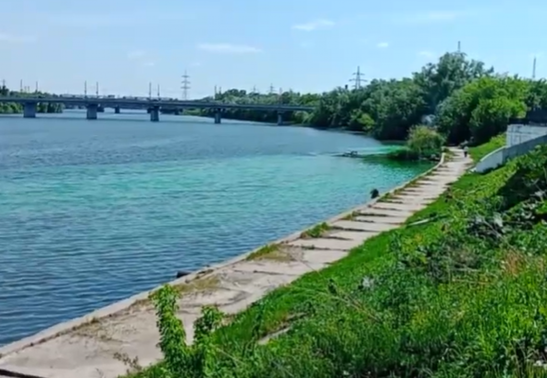 Пензенцы сняли на видео воду неожиданного цвета в Суре