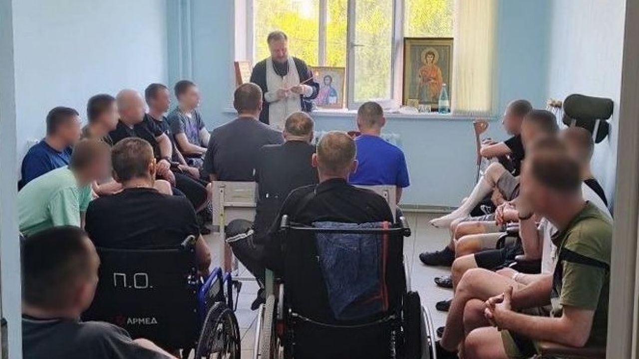 В Пензе священники исповедали и причастили 30 бойцов