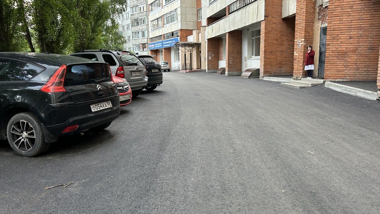 Мельниченко оценил качество ремонта дороги у дома №27 по улице 8 Марта в Пензе