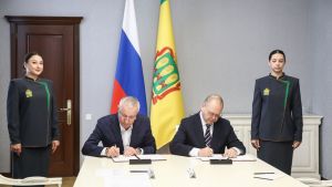 Мельниченко и Хайров подписали соглашение о развитии молкомбината в Пензе
