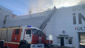 В Пензе ликвидировали пожар в ТЦ iMall