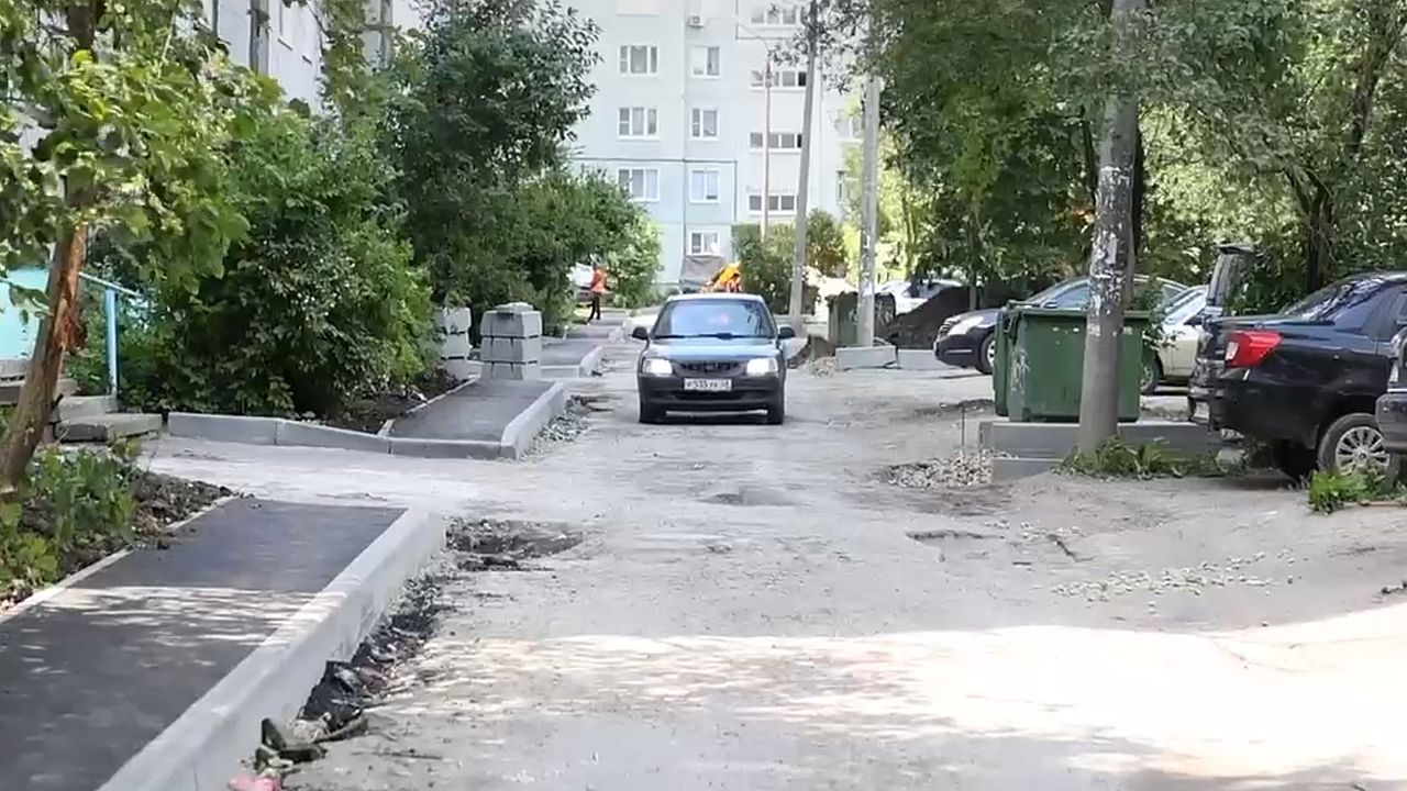На улице Онежской в Пензе проверили благоустройство двора
