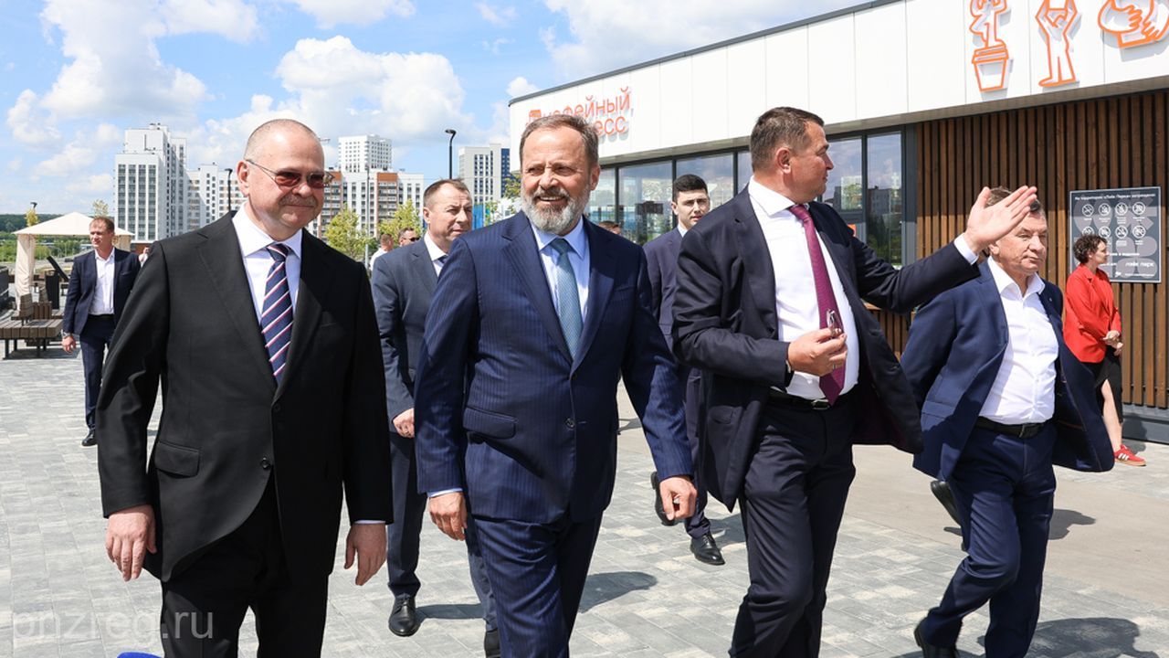Полпред президента Комаров оценил развитие общественной территории в Арбеково