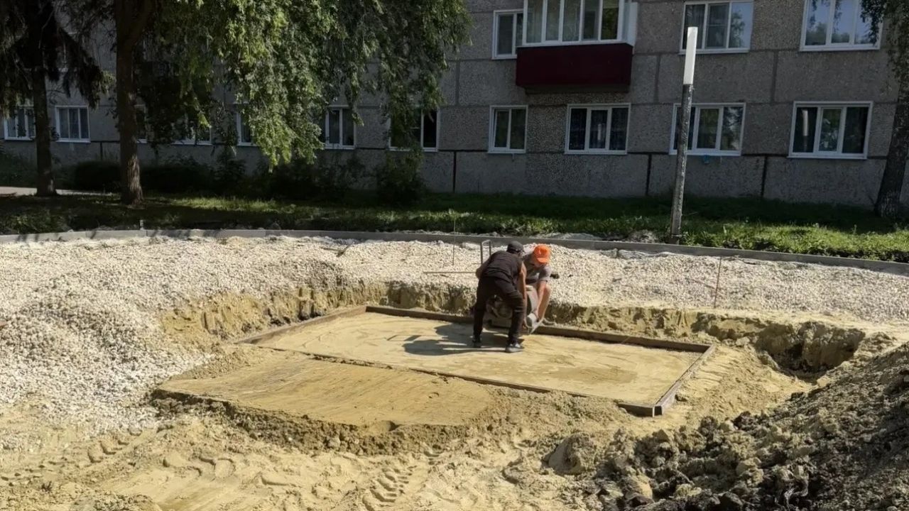В Кузнецке заливают фундамент под памятник бойцам СВО