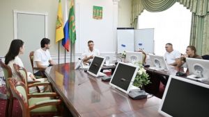Олег Денисов поздравил хоккеиста из Пензы с завоеванием Кубка Стэнли