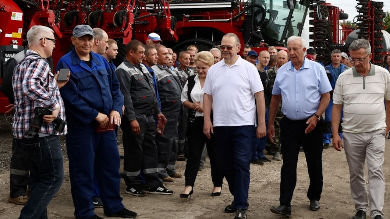 Мельниченко наградил работников предприятий Мокшанского района