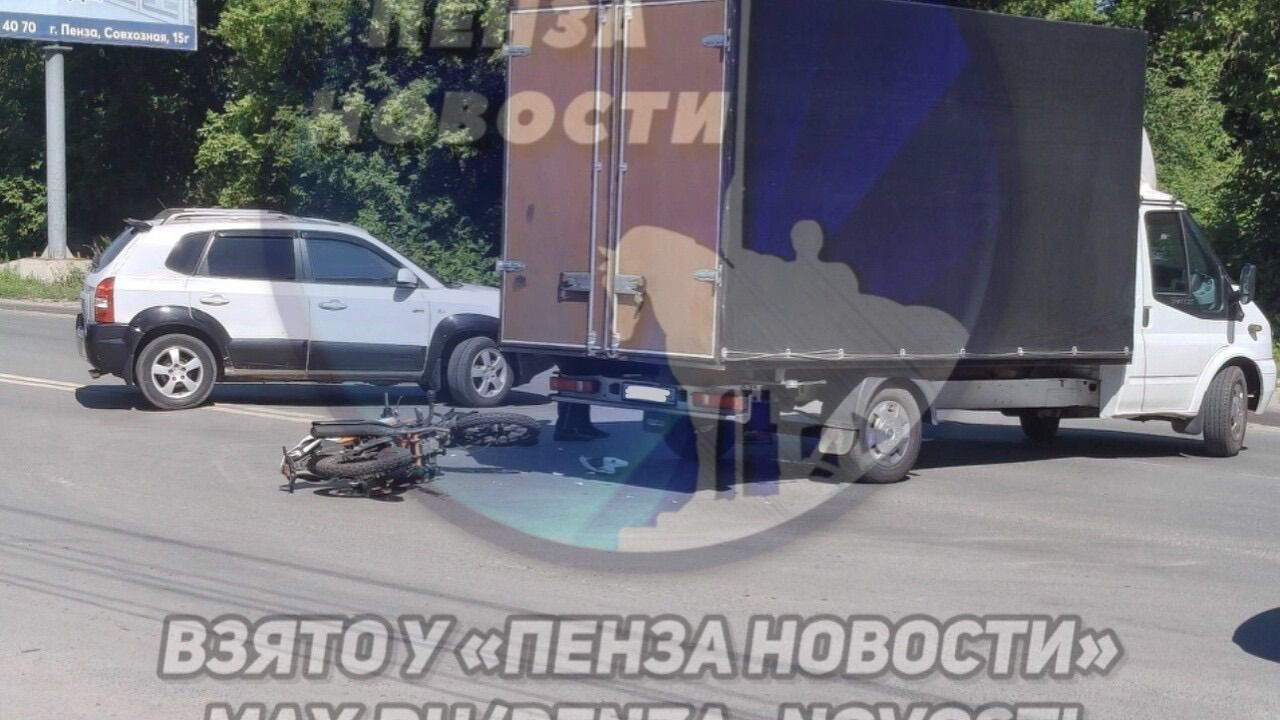 Пензенцы сообщают о ДТП с несовершеннолетним мотоциклистом и большегрузом
