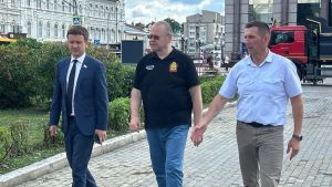 Олег Мельниченко оценил, как идет благоустройство сквера имени В.Г. Белинского