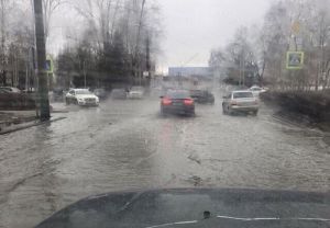 «Только вплавь». В Октябрьском районе Пензы разлилось большое «море»