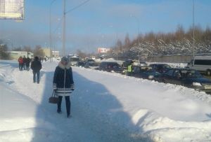 Розыгрыш призов заблокировал движение по Окружной улице Пензы