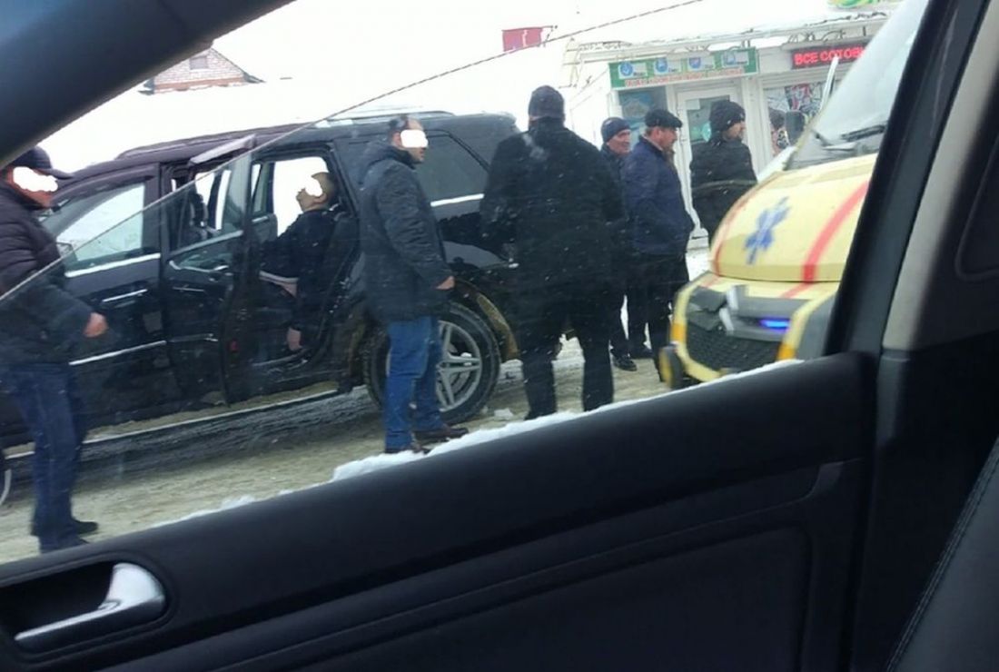 Пензенцы сообщают о погибшем во внедорожнике на путепроводе. Видео