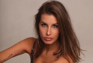 «Очень жаль, что вы расстались с Гуфом». Поклонники Кети Топурия обсуждают «утиное» фото певицы