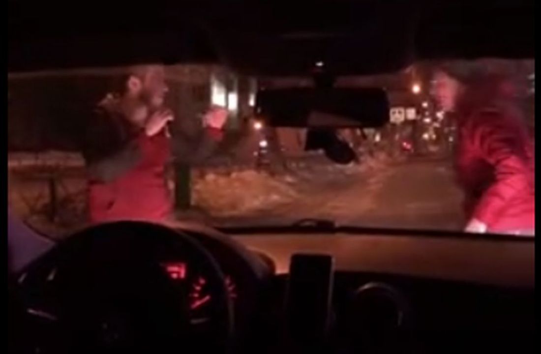 На видео попала драка двух мужчин перед зданием «Пензгражданпроекта»
