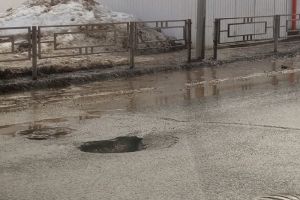 В центре Пензы на дороге провалился асфальт