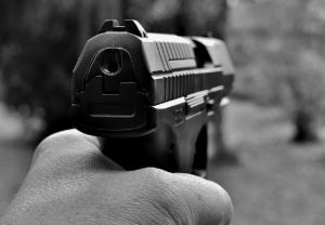 В Саратове на заправке неизвестные открыли стрельбу: есть пострадавшие