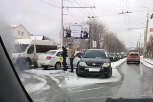 Авария с «Яндекс. Такси» затруднила движение в центре Пензы