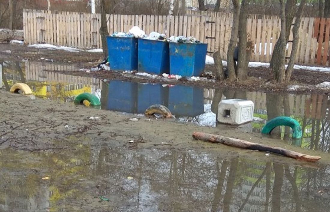 На пензенском пляже мусор не вывозили с закрытия купального сезона
