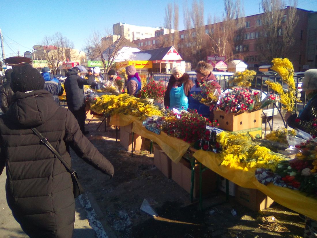 Дорог тюльпанчик к Женскому дню. Почем в Пензе букет?